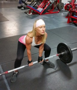 Wearing a headband while doing sumo deadlifts